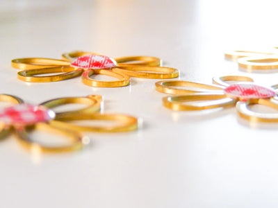Comment prendre soin de ses boucles d’oreilles (surtout quand on les aime beaucoup)