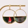 Boucles d’oreilles asymétriques Petit Chaperon Rouge - Boucles d'oreilles - Studio Sōzō