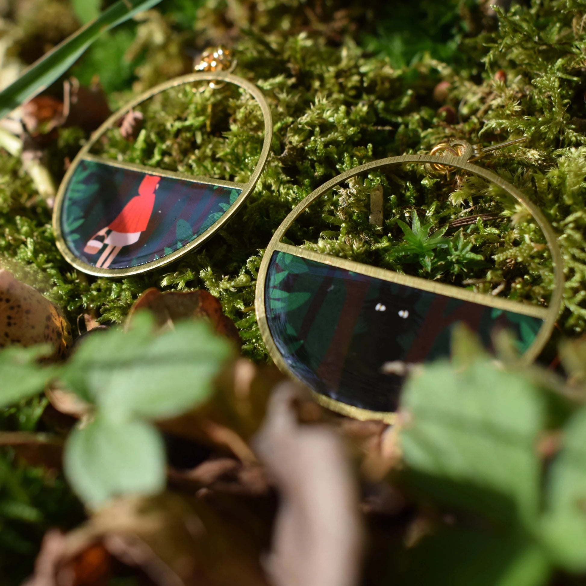 Boucles d’oreilles asymétriques Petit Chaperon Rouge - Boucles d'oreilles - Studio Sōzō