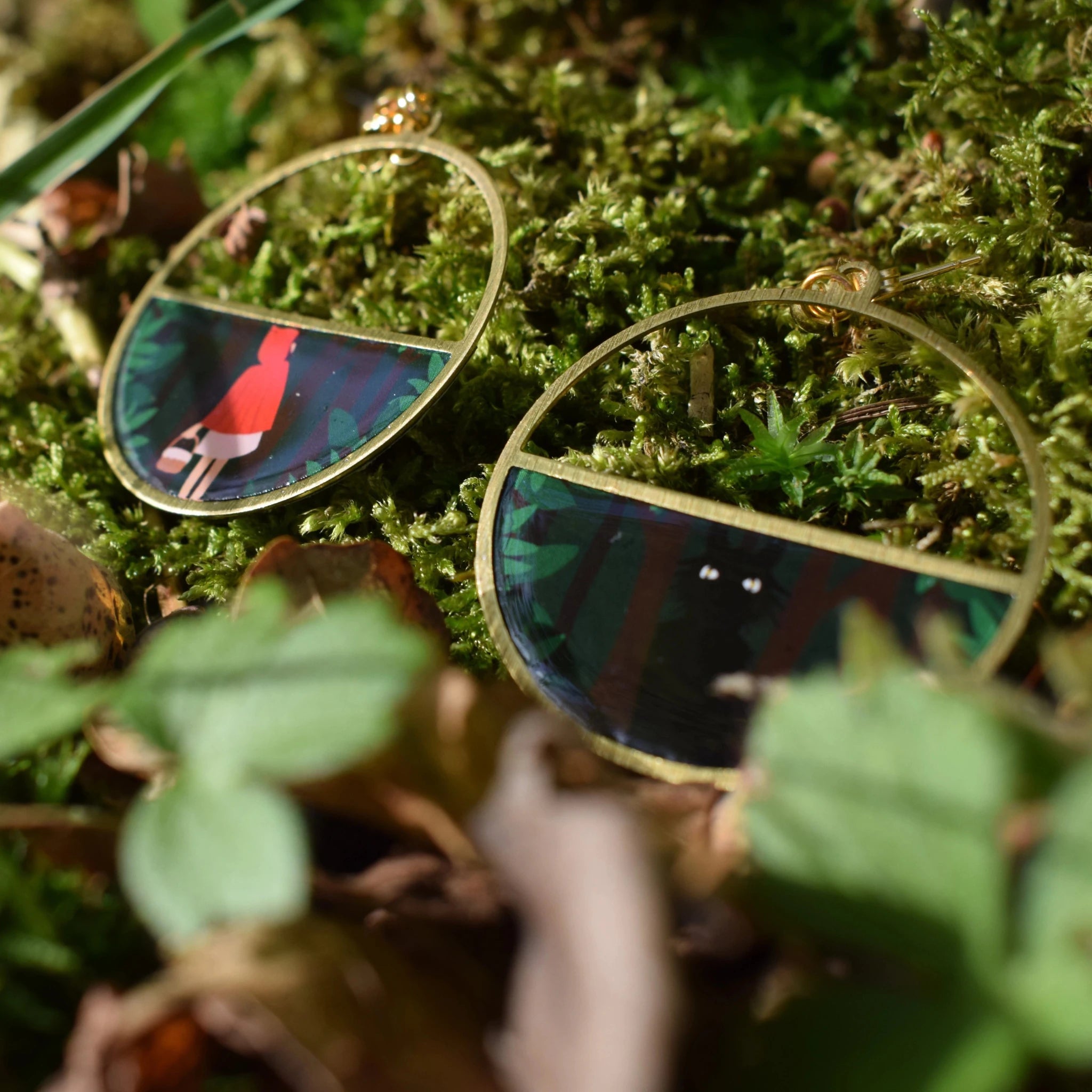 Boucles d’oreilles asymétriques Petit Chaperon Rouge - Boucles d'oreilles - Studio Sōzō