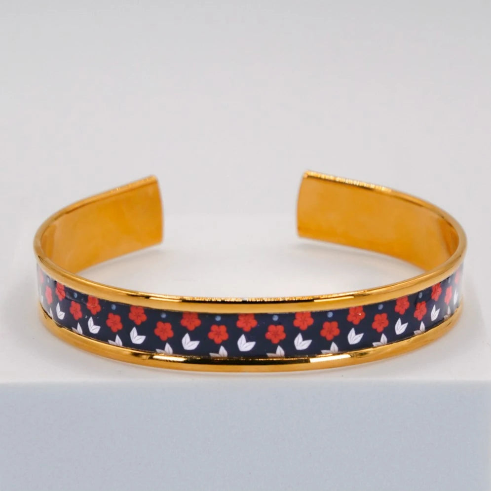 Jonc ajustable motif floral rouge et blanc sur fond bleu nuit – bijou illustré fabriqué à la main en France